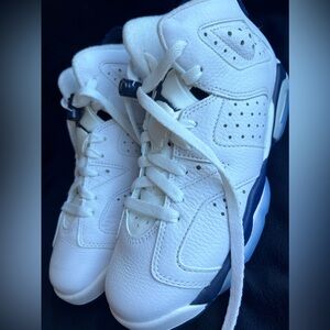 Air Jordan 6 retro midnight navy size 5.5 in boys